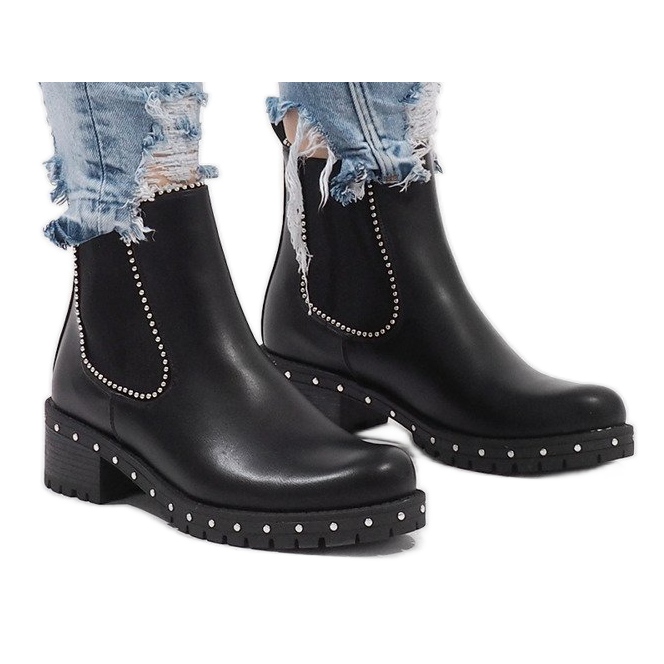 Black insulated boots with studs 17031-25