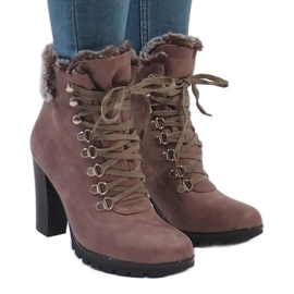 Khaki boots on the N50 post green Khaki boots on the N50 post green