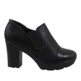 Black low shoes on the A532 jazz shoe