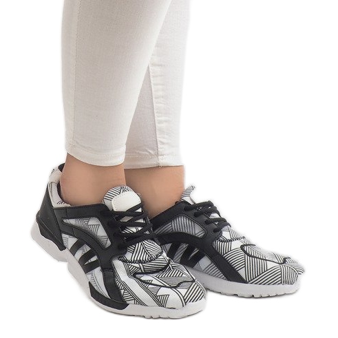 523 white trainers black