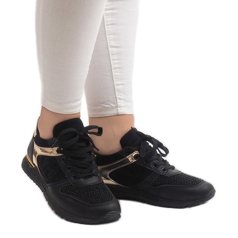 Black LR88010 trainers