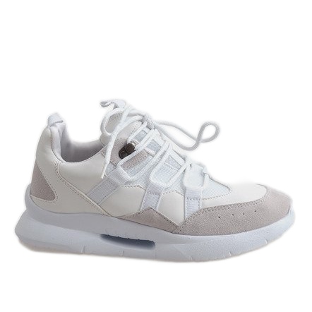 White fashionable sports shoes R-375