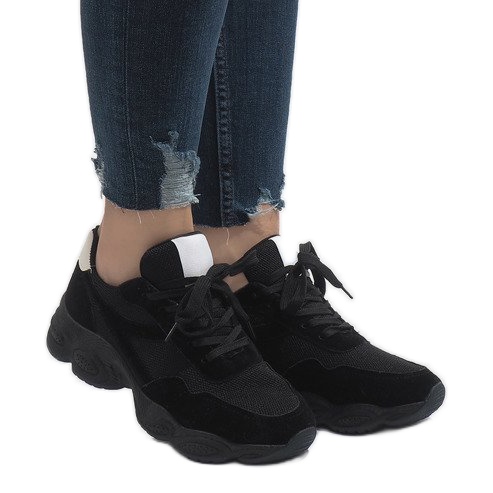Black E-102 sports shoes
