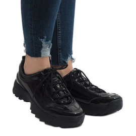 Black fashionable sports shoes 82017