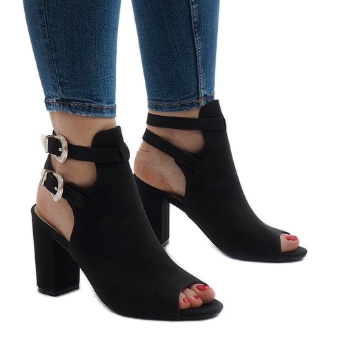 Black boots on the post 173-853