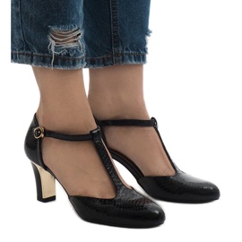 Black pumps on the 2239-1 post