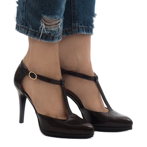 Brown pumps on the A509-22-2 pillar
