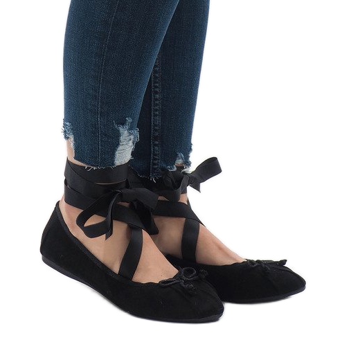 Black lace-up ballerinas with B-62 bows