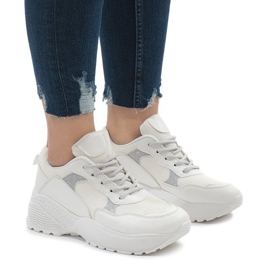 White sports shoes BY-080