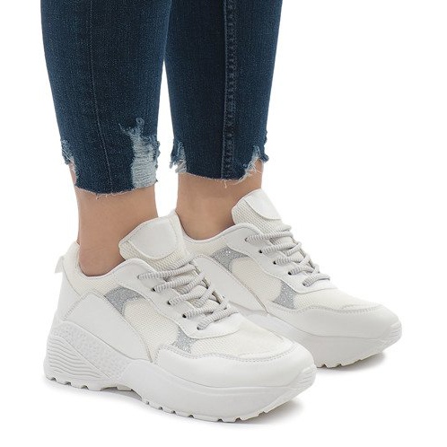 White sports shoes BY-080
