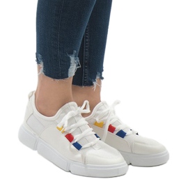 White sports shoes sneakers 2018-9 White sports shoes sneakers 2018-9