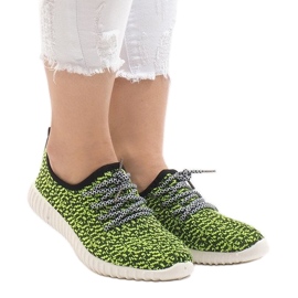 Green MH-17 sports shoes