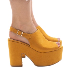 Yellow sandals on a massive 8263CA block Yellow sandals on a massive 8263CA block