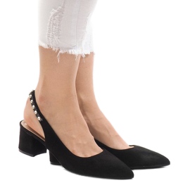 Black pumps on a stiletto FM98502-2