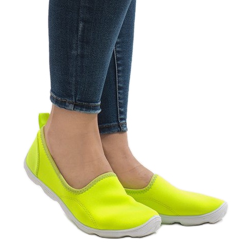 Green C201 sports shoes