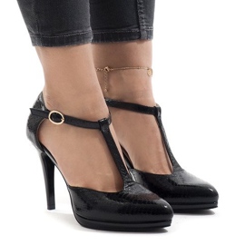 Black pumps on the A509-22-2 pillar