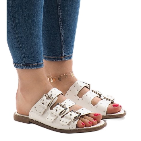 White slippers with studs and a buckle F-3659