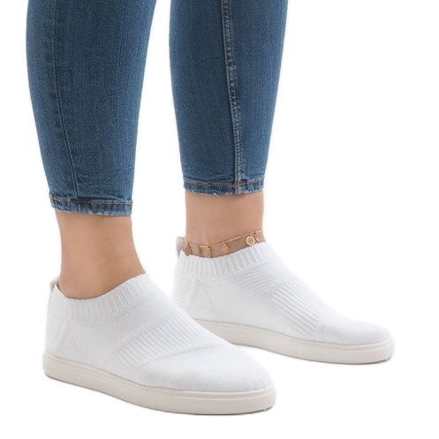 White BA77 sports shoes