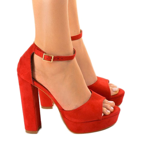 Red sandals on the D08 post