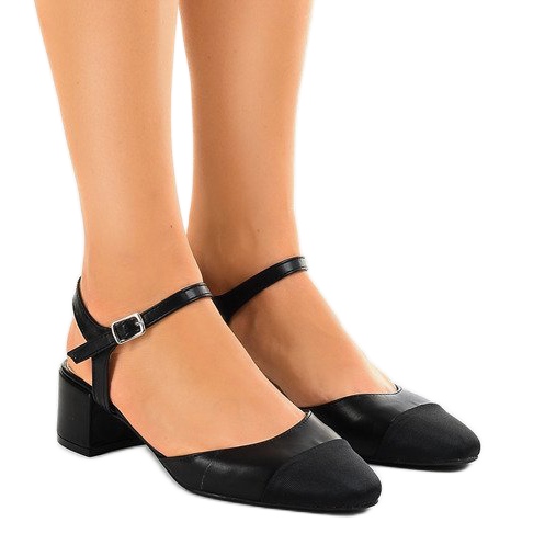 Black pumps on the 5095 post