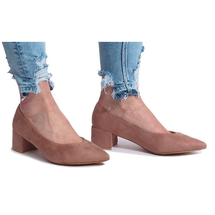 Pink pumps on the Heart Pillar