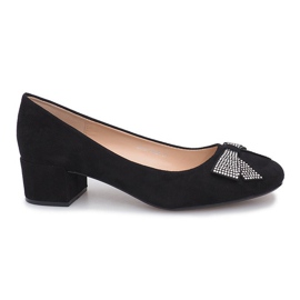Black pumps on a Faux post Black pumps on a Faux post