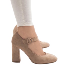 Beige pumps on the M083 pillar
