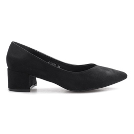 Black pumps on the Heart Pillar