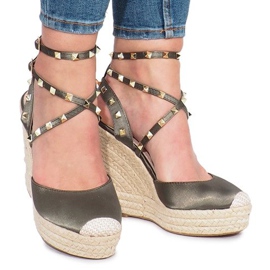Green espadrilles on Hella's wedge