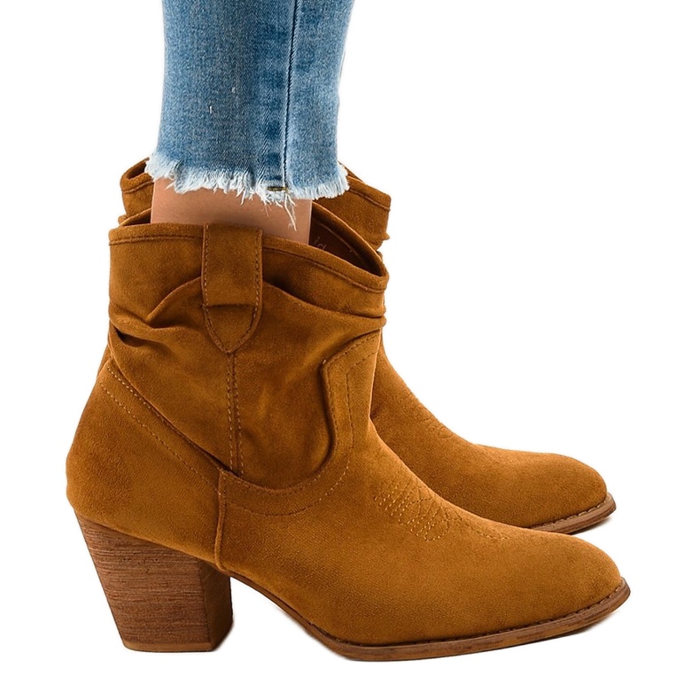 Camel suede ankle boots on the SA-3339 post brown