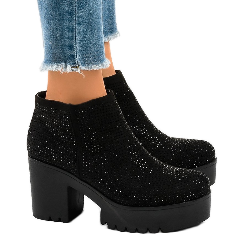 Black women's trappet boots with studs CN880
