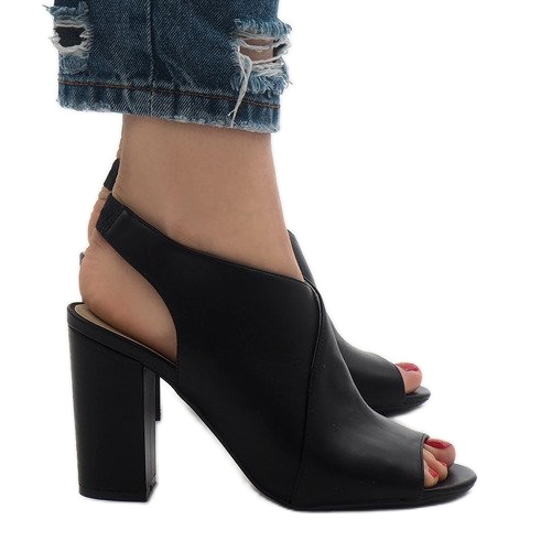 Black boots open on the post 0280-86