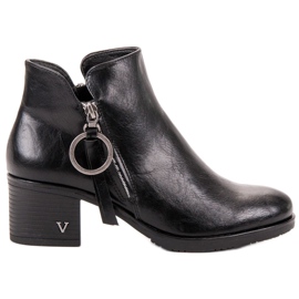Vinceza Black Booties On A Post
