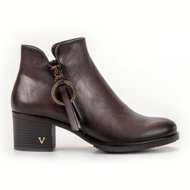 Vinceza Brown Booties On A Post