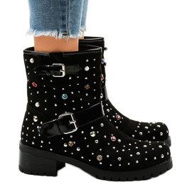 Black insulated boots, richly decorated T185