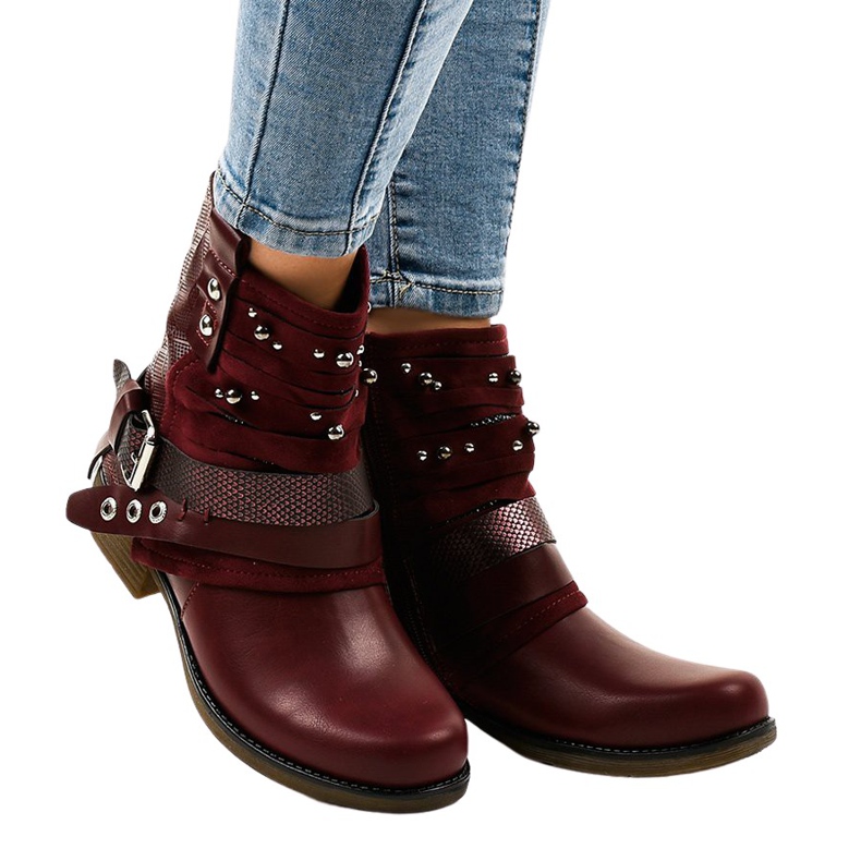 Warm, maroon boots, richly decorated A-351 red