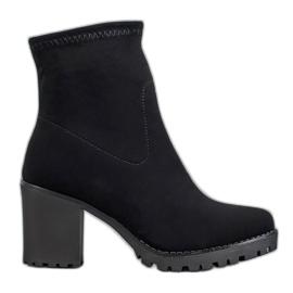Queentina Women's slip on boots black