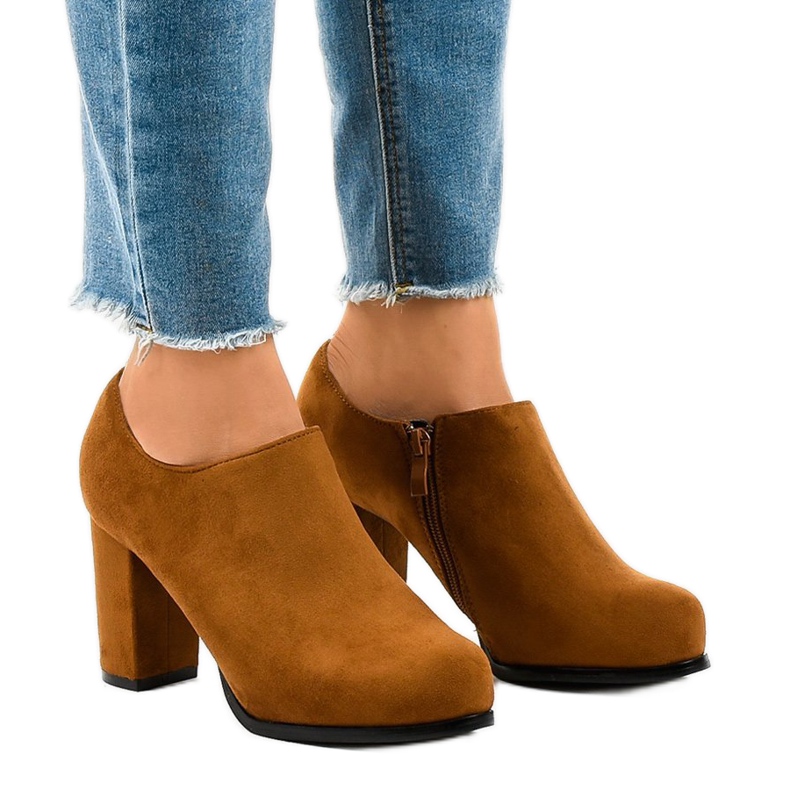 Camel suede ankle boots with a JM-9 zipper brown