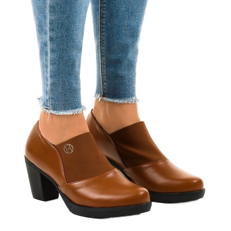 Camel slip-on boots on the TH-F198 post brown