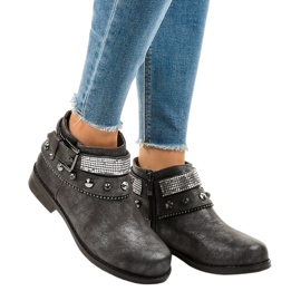 Gray boots decorated with a LL178 zipper grey