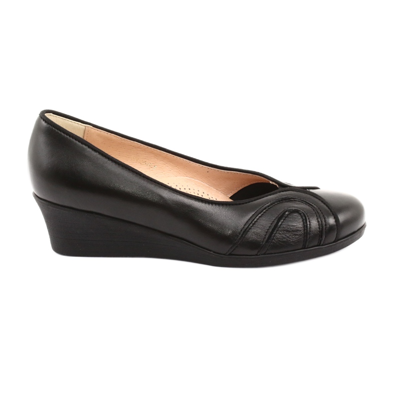Comfortable pumps on a black Espinto 232 wedge