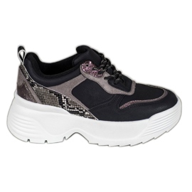 Snekaers on the VICES platform black