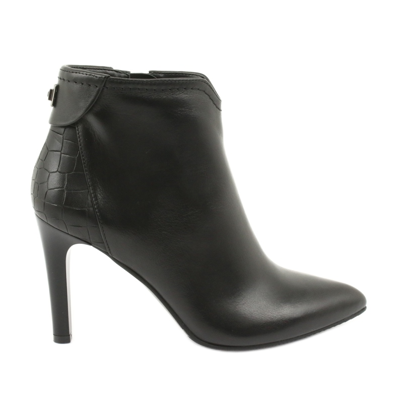 Boots on a thicker heel black Kaniowski
