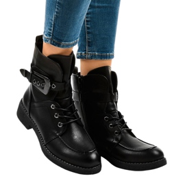 Black boots with buckles 404