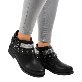 Black boots decorated with a LL178 zipper