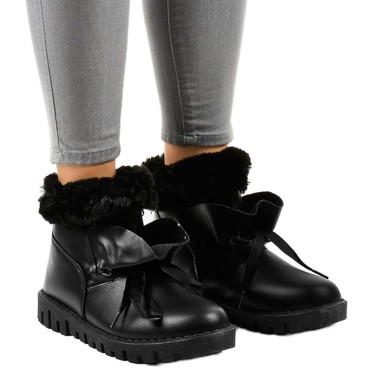 Black insulated sneakers with a 428-6 zipper