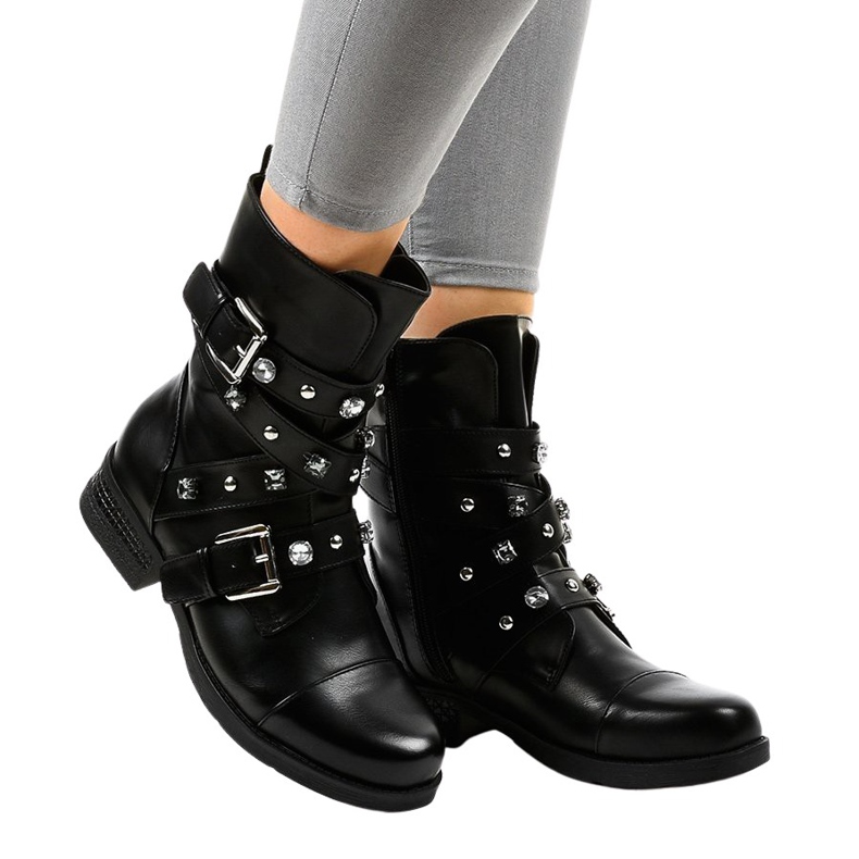 Black high insulated boots decorated with 88093