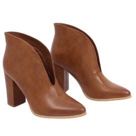 Boots with a cut-out brown RB38P Camel Boots with a cut-out brown RB38P Camel