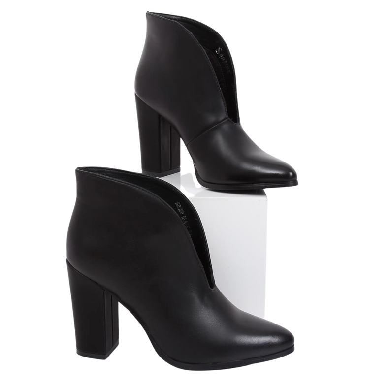 Black Boots with a cut-out black RB38P Black