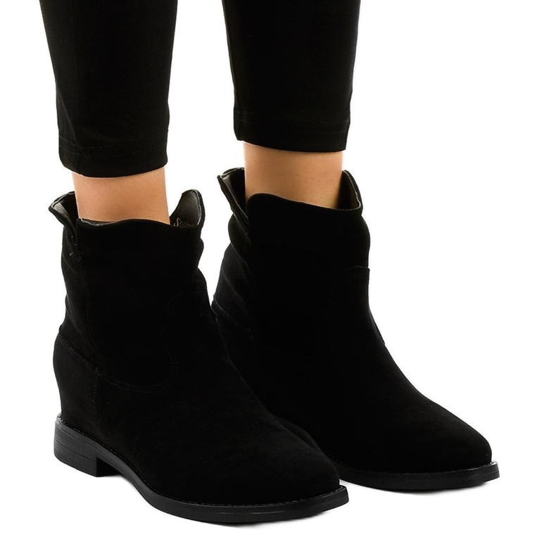NC981 black cowboy boots
